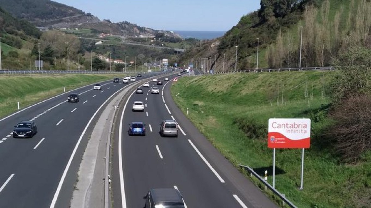 Intensas retenciones en la A-8, hacia Cantabria tráfico paralizado por diez kilómetros