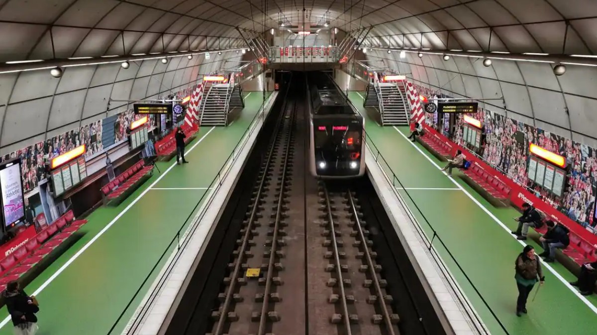 La estación de metro de Moyua se transforma en un mini San Mamés para la final de Copa