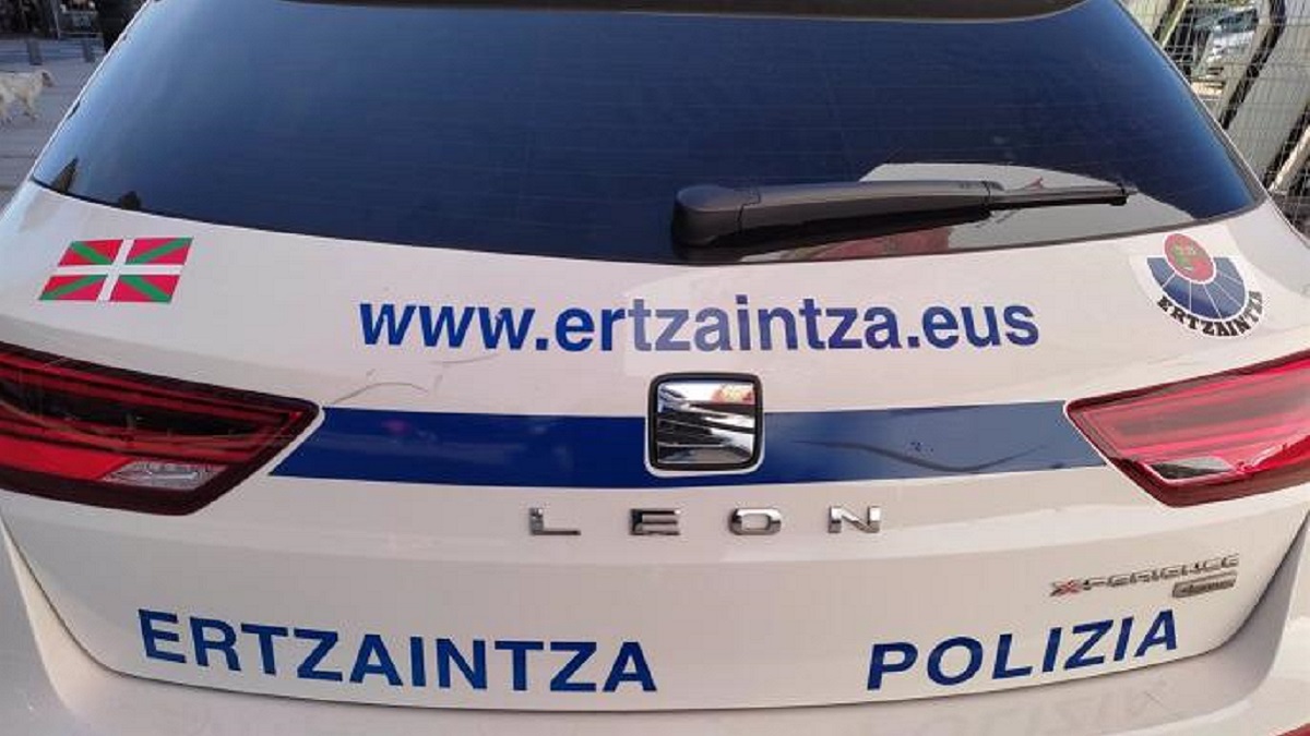Operación policial en Barakaldo y Santurtzi Tres arrestados por venta fraudulenta de smartphones de lujo