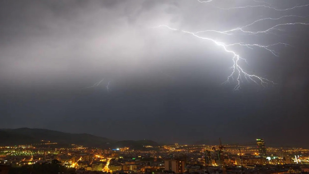 Tormenta en Bizkaia desencadena un espectacular fenómeno de más de 500 rayos