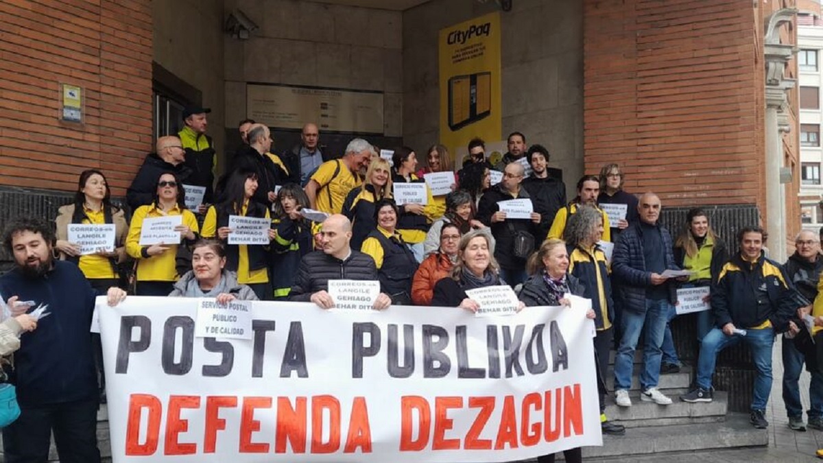 Trabajadores de Correos en Bizkaia alzan la voz contra las 'condiciones miserables' de trabajo