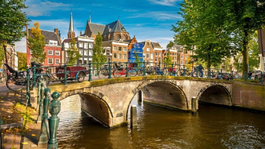 Ámsterdam toma medidas contra el turismo de masas: prohíbe nuevos hoteles