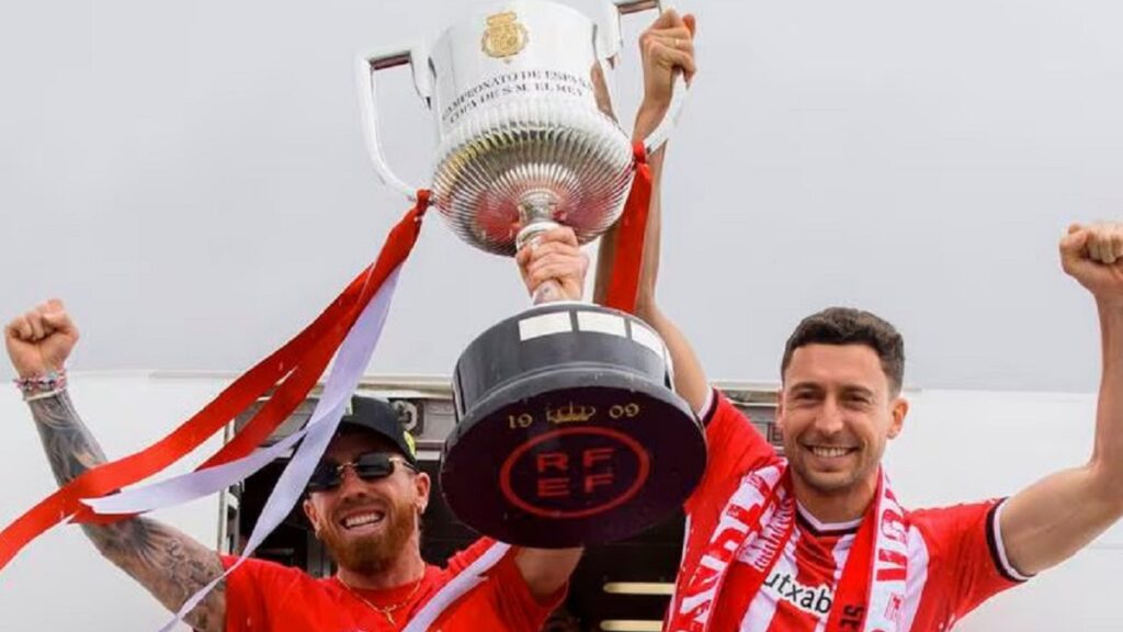 Bilbao en fiesta El Athletic Club trae la Copa del Rey a casa