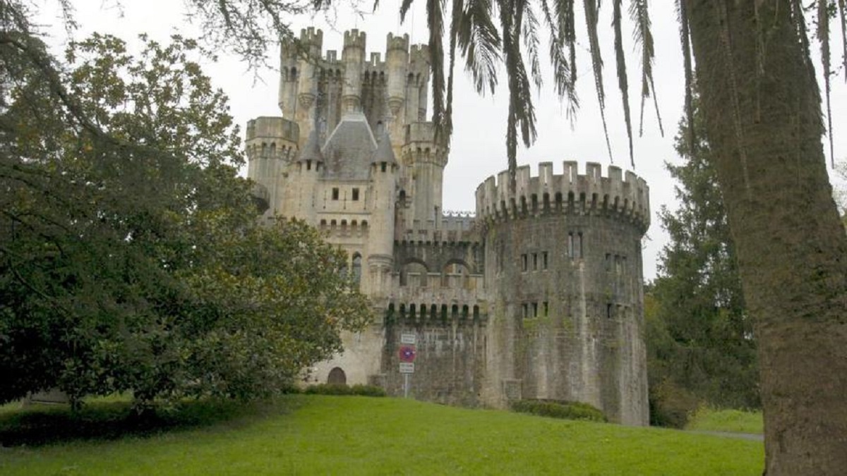 Butrón Castle will open its doors during the works with guided tours