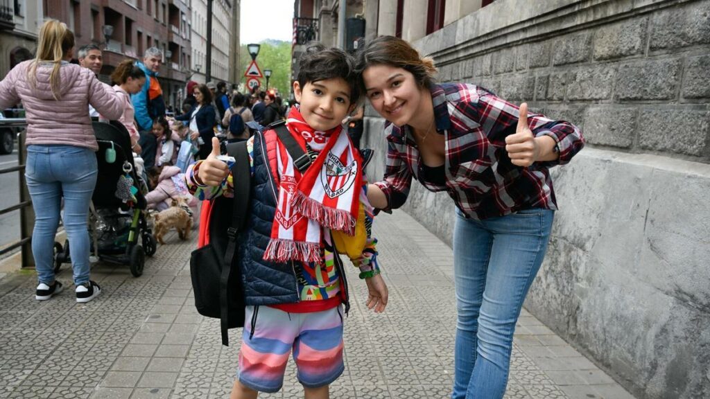 Jueves festivo en Bizkaia colegios cierran por la tarde para celebrar la gabarra del Athletic