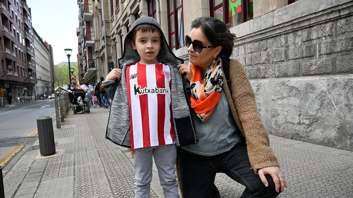 Jueves festivo en Bizkaia colegios cierran por la tarde para celebrar la gabarra del Athletic