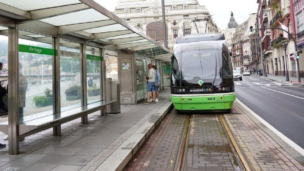 La red de tranvía de Bilbao crecerá hacia Zorrozaurre con el visto bueno de ETS