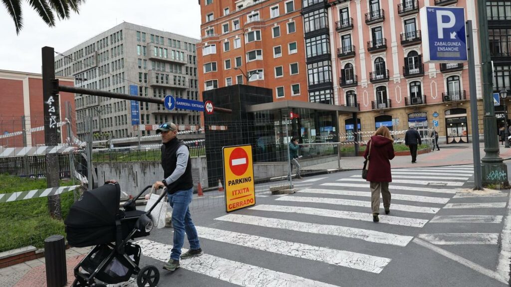 Aumenta el precio de los bonos de parking del centro de Bilbao debido al cierre del ensanche