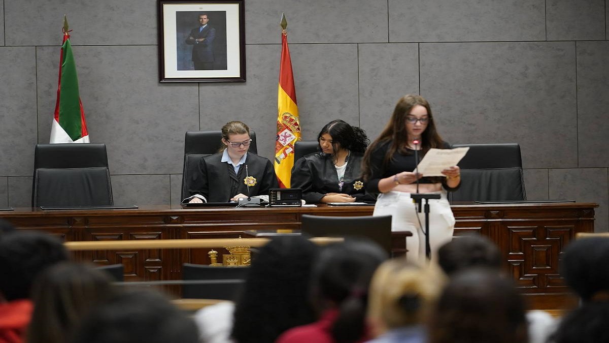 El Palacio de Justicia de Bilbao acoge la simulación de dos juicios con escolares