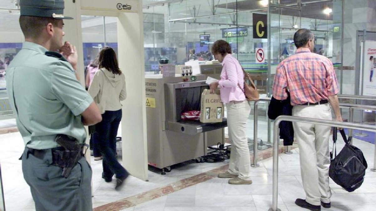 Los aeropuertos dejarán de requerir la extracción de líquidos y portátiles en controles de seguridad