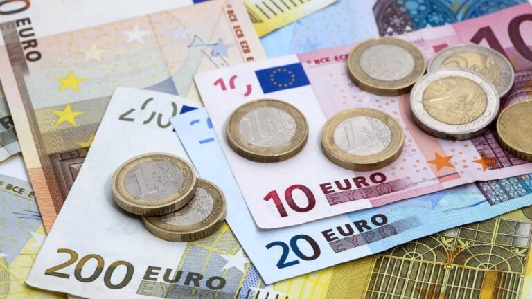 El euro sufre una caída marcada mientras las primas de riesgo resurgen en Europa
