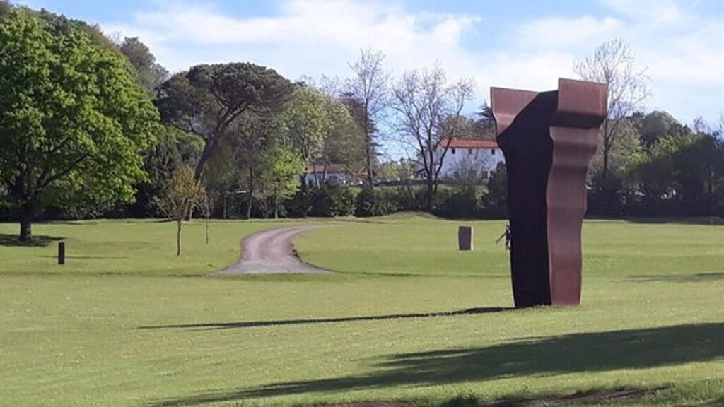 La obra de Chillida, ‘Elogio del hierro III’, nueva atracción junto al Bellas Artes de Bilbao