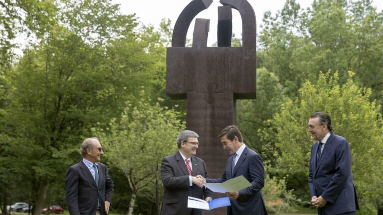 La obra de Chillida, ‘Elogio del hierro III’, nueva atracción junto al Bellas Artes de Bilbao