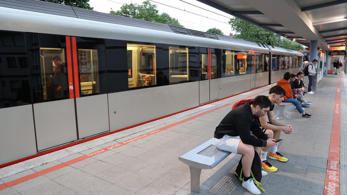 Metro Bilbao considera aumentar las frecuencias en las líneas 1 y 2