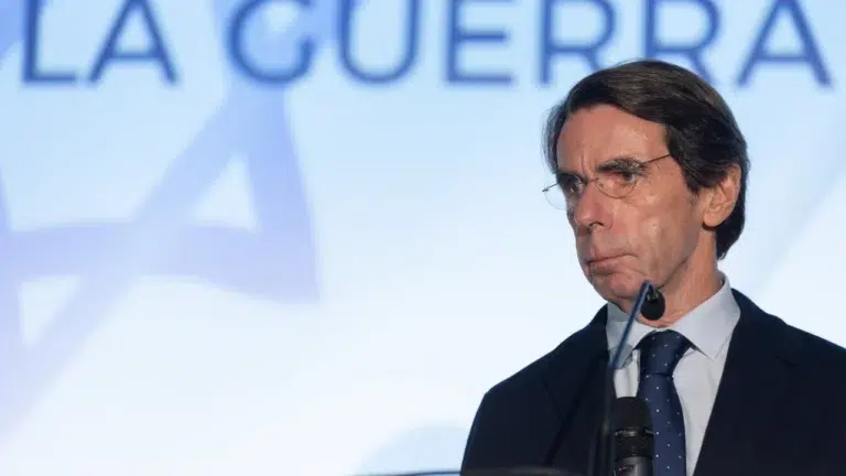 El expresidente Aznar advierte sobre la amenaza a la constitución