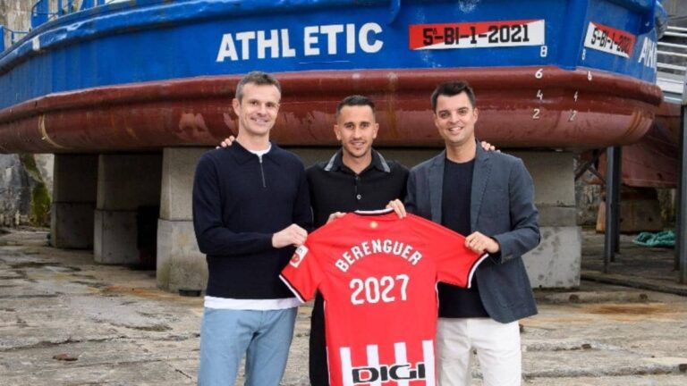 Álex Berenguer renueva con el Athletic hasta 2027 en La Gabarra