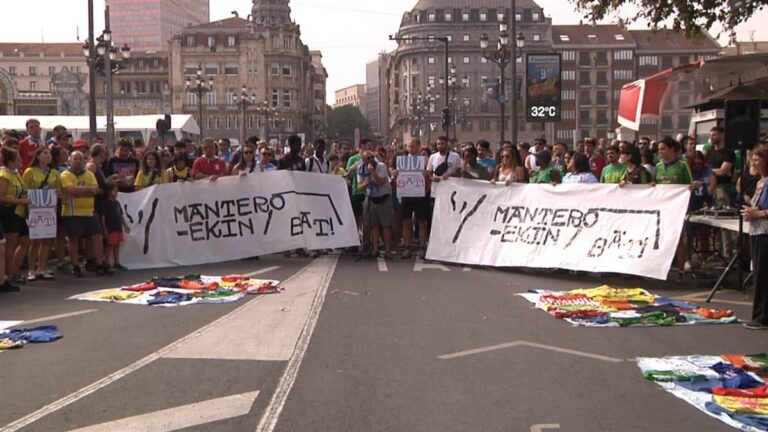 Bilboko Konpartsak apoya a los manteros tras intervención policial