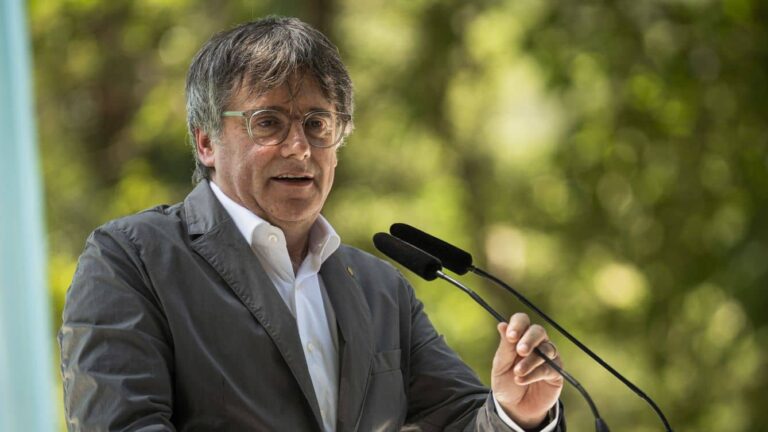 Puigdemont regresa y convoca a medios en Barcelona mañana a las 09:00