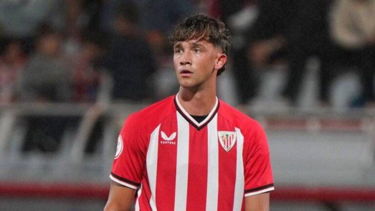 Luis Bilbao cerca de salir del Bilbao Athletic