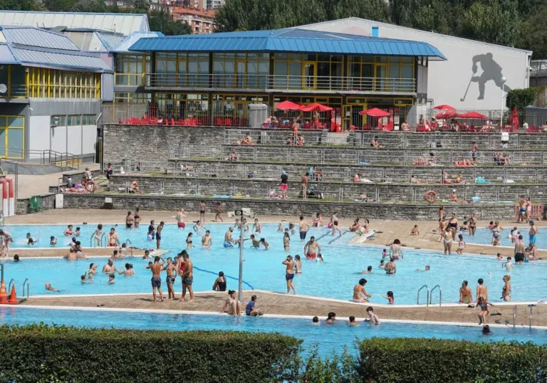 Bilbao amplía un mes las piscinas exteriores tras huelga en julio