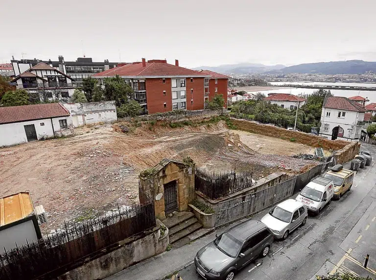 El Ayuntamiento de Getxo defiende legalidad en el derribo del palacete de Algorta