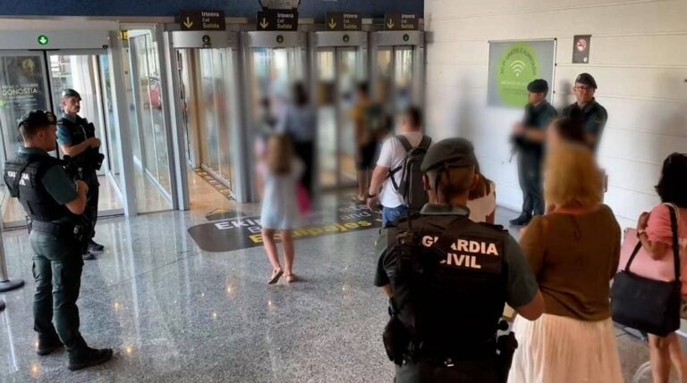 Hombre detenido en Bilbao tras agredir a su pareja durante vuelo desde Ibiza